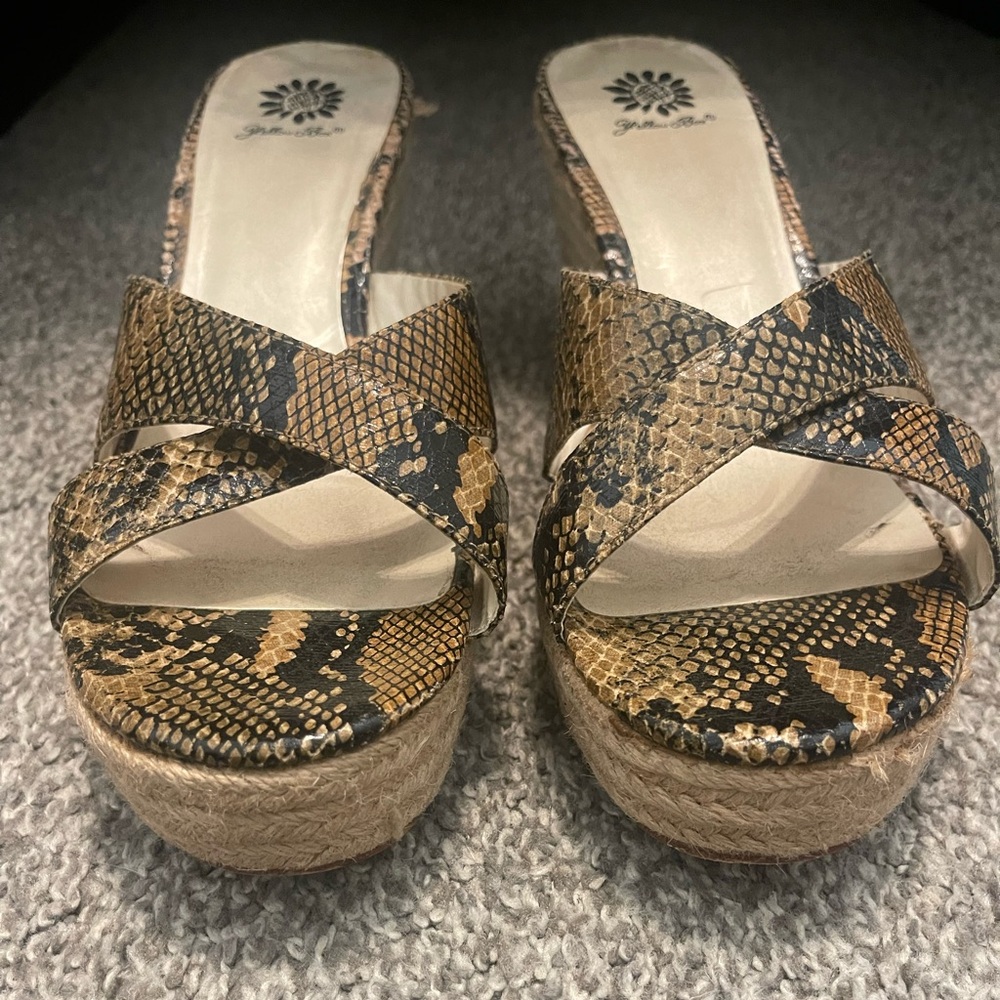 Snake print wedges🐍